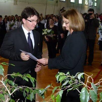 Hajas Bálint 11.B osztályos tanuló a gimnázium történetében eddigi legeredményesebb diák (az OKTV-n német nyelvből országos 2. helyezést ért el) Hajas Bálint 11.B osztályos tanuló a gimnázium történetében eddigi legeredményesebb diák (az OKTV-n német nyelvből országos 2. helyezést ért el)