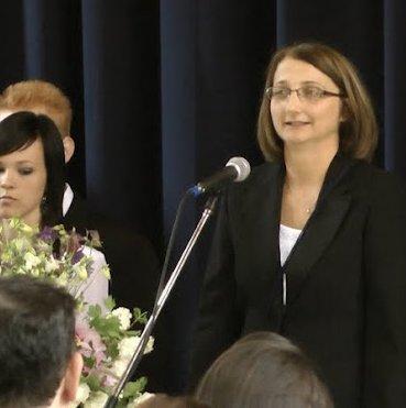 Hevér Mihályné igazgató búcsúztatja a végzősőket Hevér Mihályné igazgató búcsúztatja a végzősőket