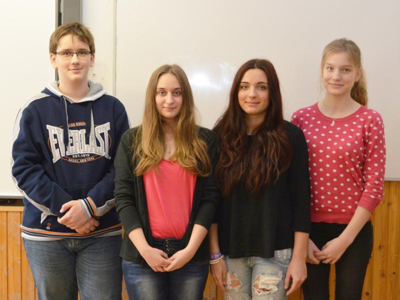 Horváth Bálint, Bolfert Viktória, Ács Fanni és Fájer Sára 9.A osztályos tanulók