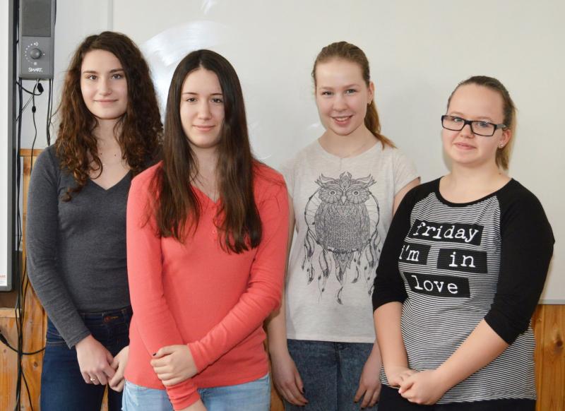 Németh Míra Kitti, Varga Alíz, Illés Csenge és Horváth Anna 9.B osztályos tanulók