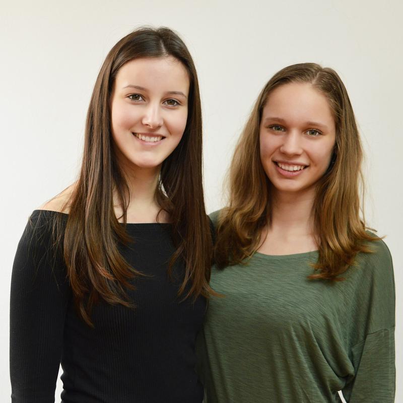 Németh Diána 11.B és Auer Nikolett 12.B osztályos tanulók