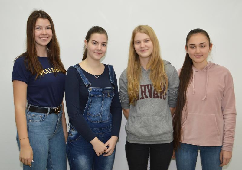 Bolla Lili, Pup Dorina, Horvát Lilla, Szaksz Dorka