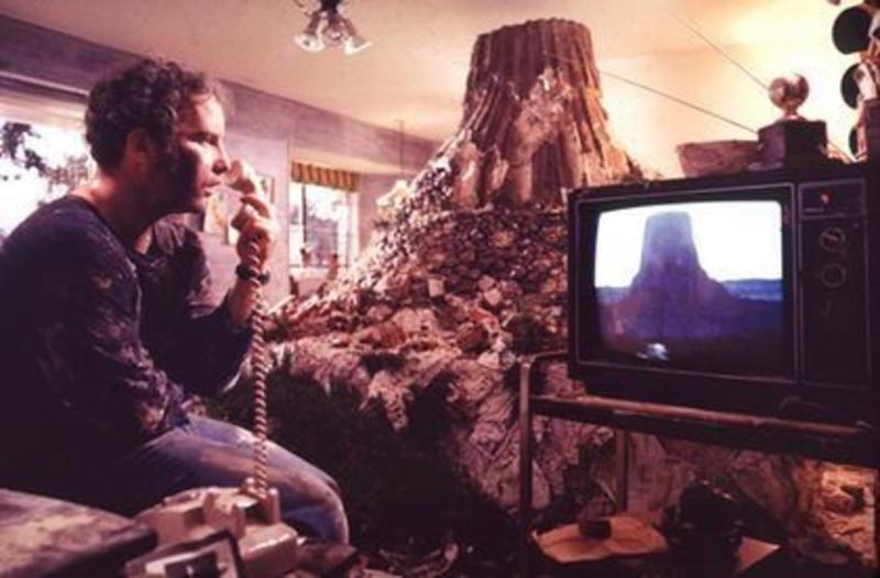 Hegyépítés a szobában (Steven Spielberg: Harmadik típusú találkozások)